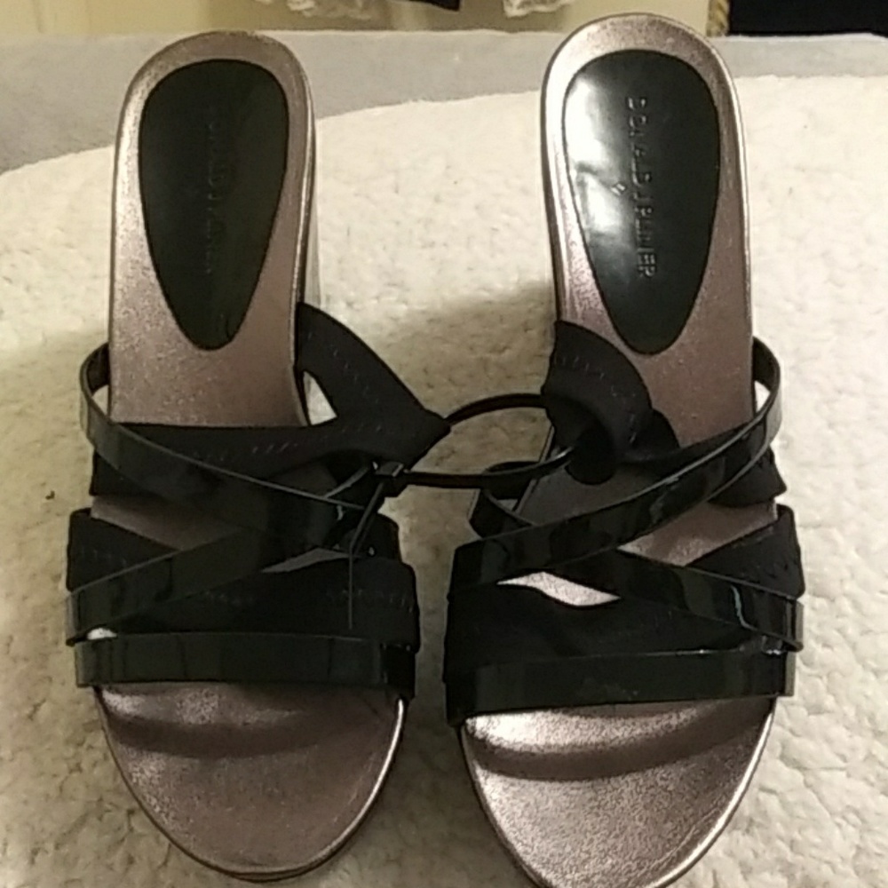 NWOT Donald J. Pliner wedges